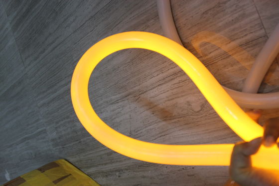 ขายร้อน โครงสร้าง 360 องศา สีเหลือง 110v pvc neon flex ไฟสําหรับอาคาร