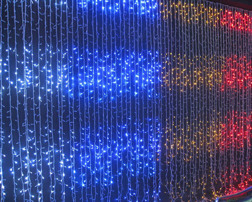 แผ่นปล่อย 220v fairy LED ไฟคริสต์มาสต์กลางแจ้งผ้าม่าน CE ROHS การอนุมัติ